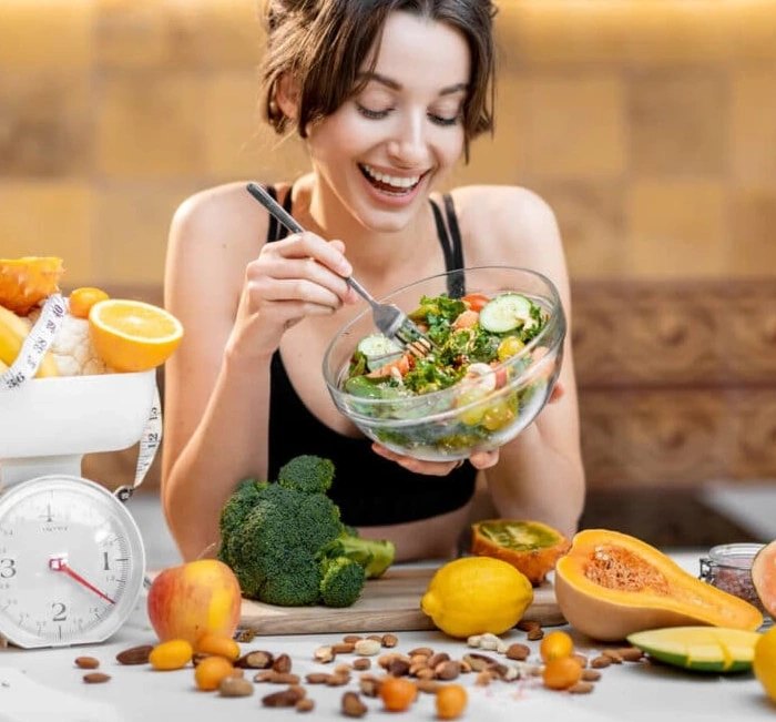 A salad and a kitchen scale